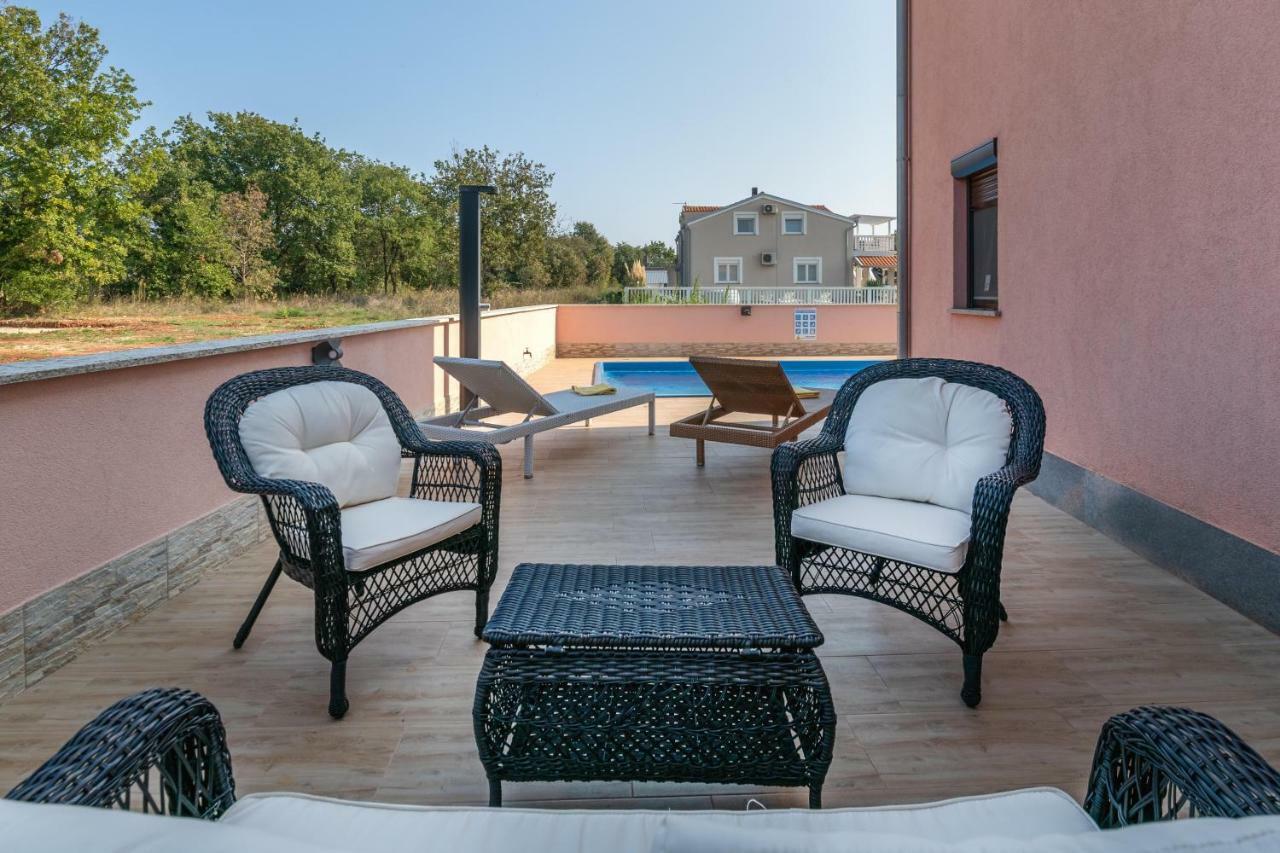 Ferienhaus Mary Liznjan Ngoại thất bức ảnh