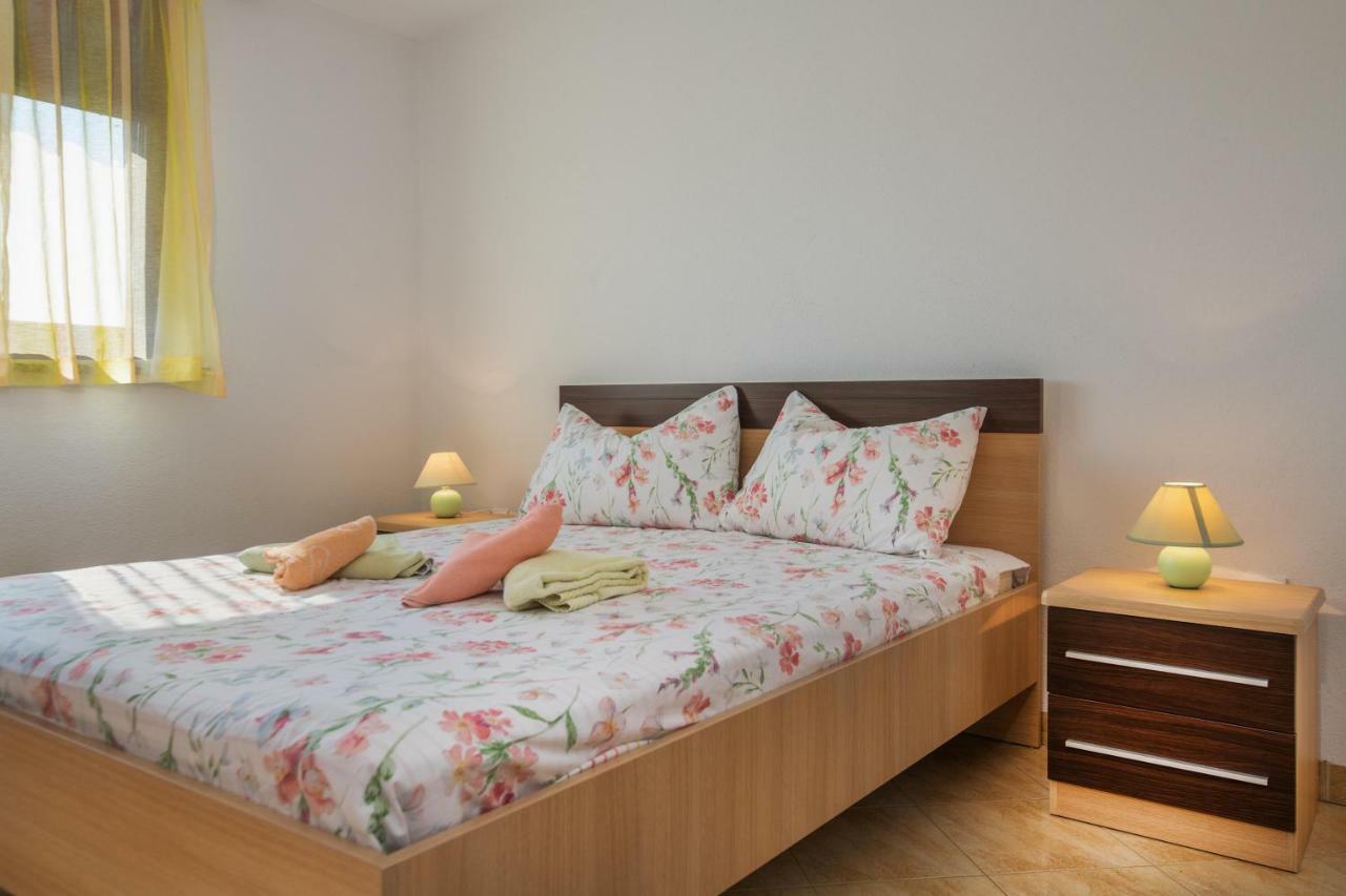 Ferienhaus Mary Liznjan Ngoại thất bức ảnh