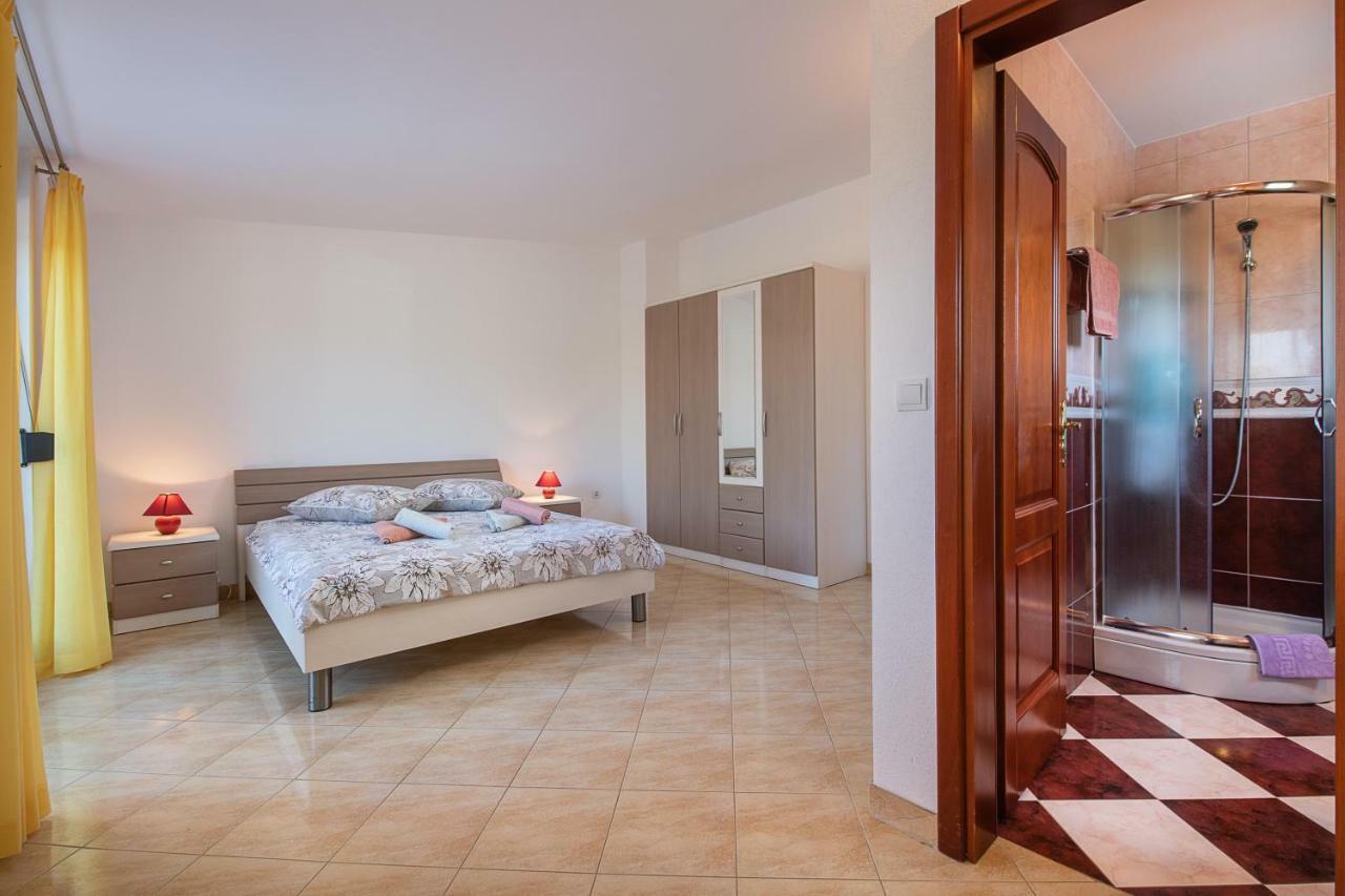 Ferienhaus Mary Liznjan Ngoại thất bức ảnh
