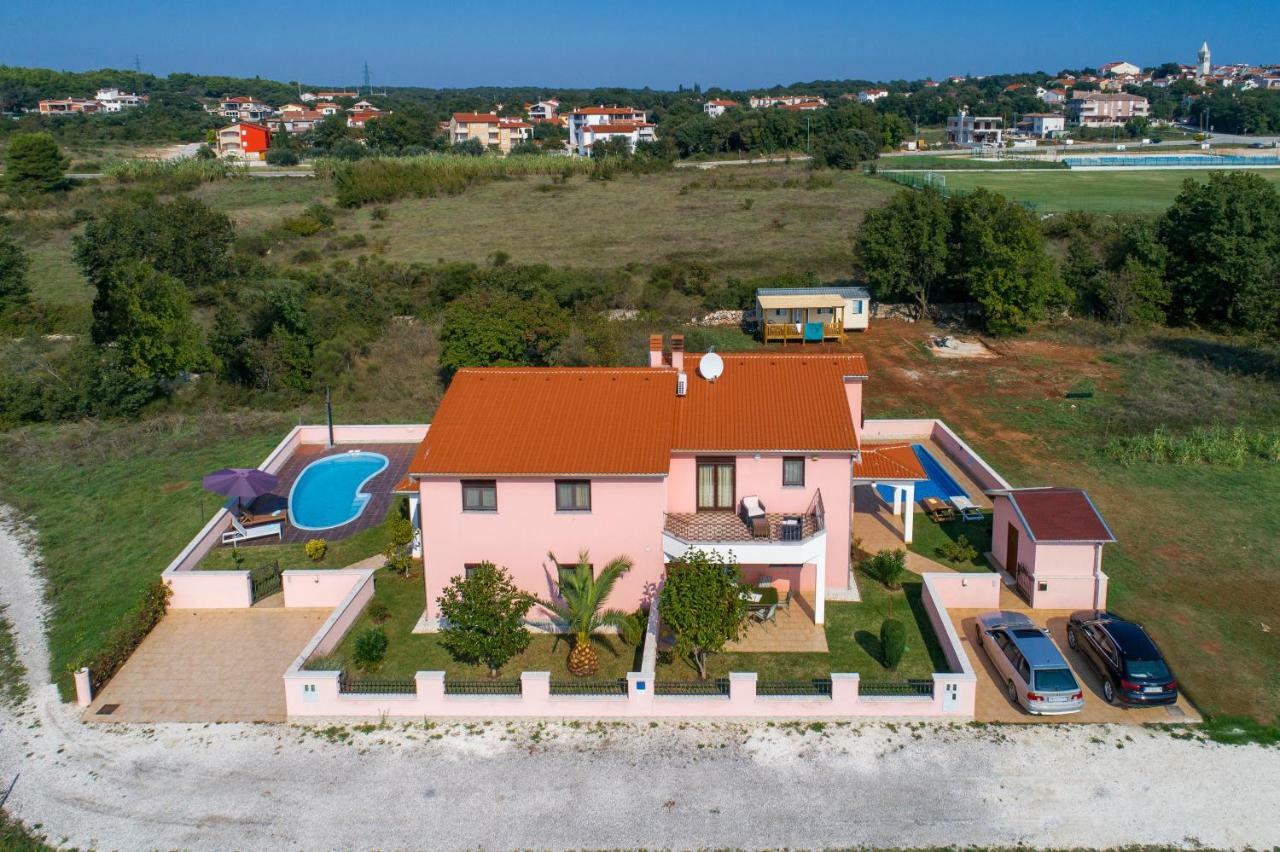 Ferienhaus Mary Liznjan Ngoại thất bức ảnh