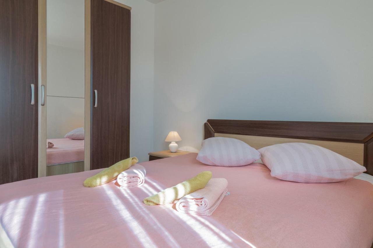Ferienhaus Mary Liznjan Ngoại thất bức ảnh